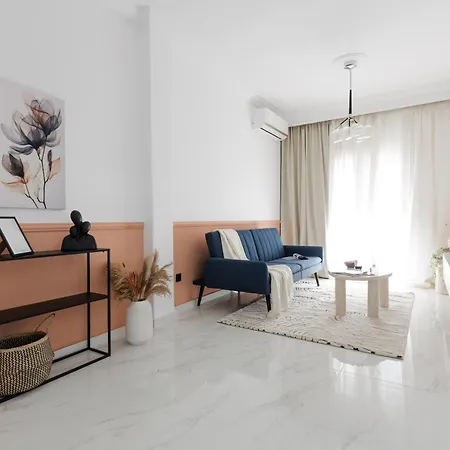 Elegant Urban In Center Apartment *