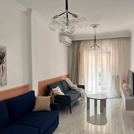 Elegant Urban In Center Apartment *